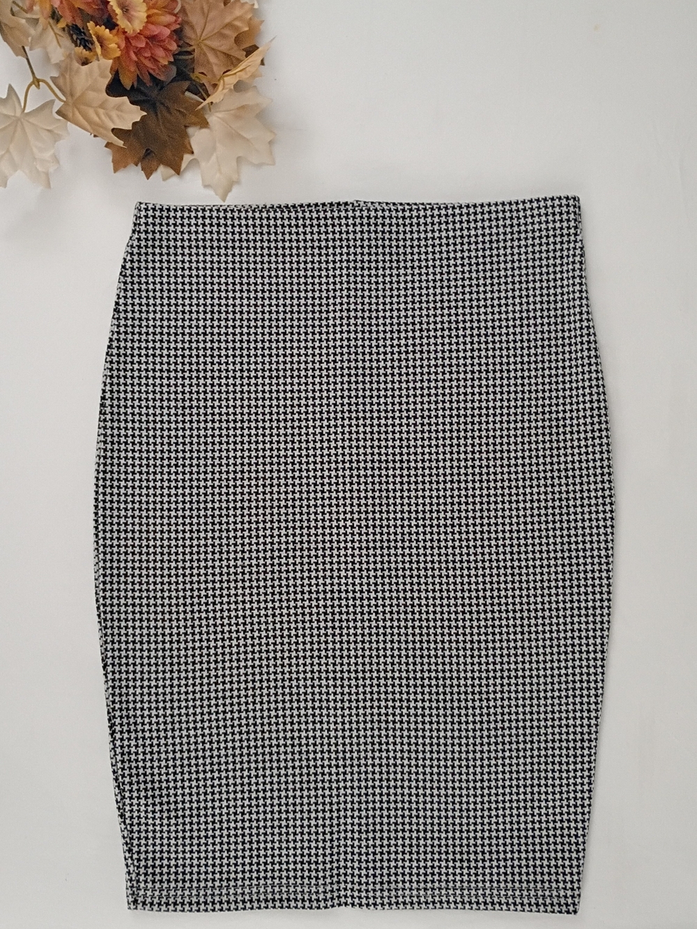 Fashion Nova Black & White Houndstooth Pencil Skirt